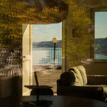 Casaceciliamare 度假居 奥托纳